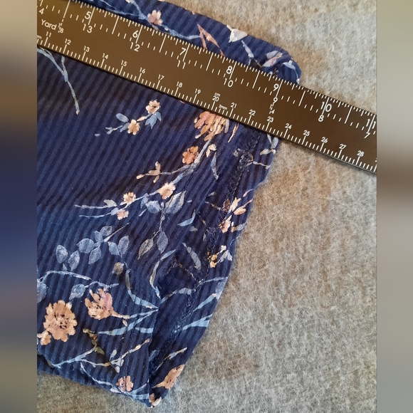 Lucky Brand Blouse Womans Medium Navy Floral Peasant Lightweight Boholemian - Picture 11 of 12